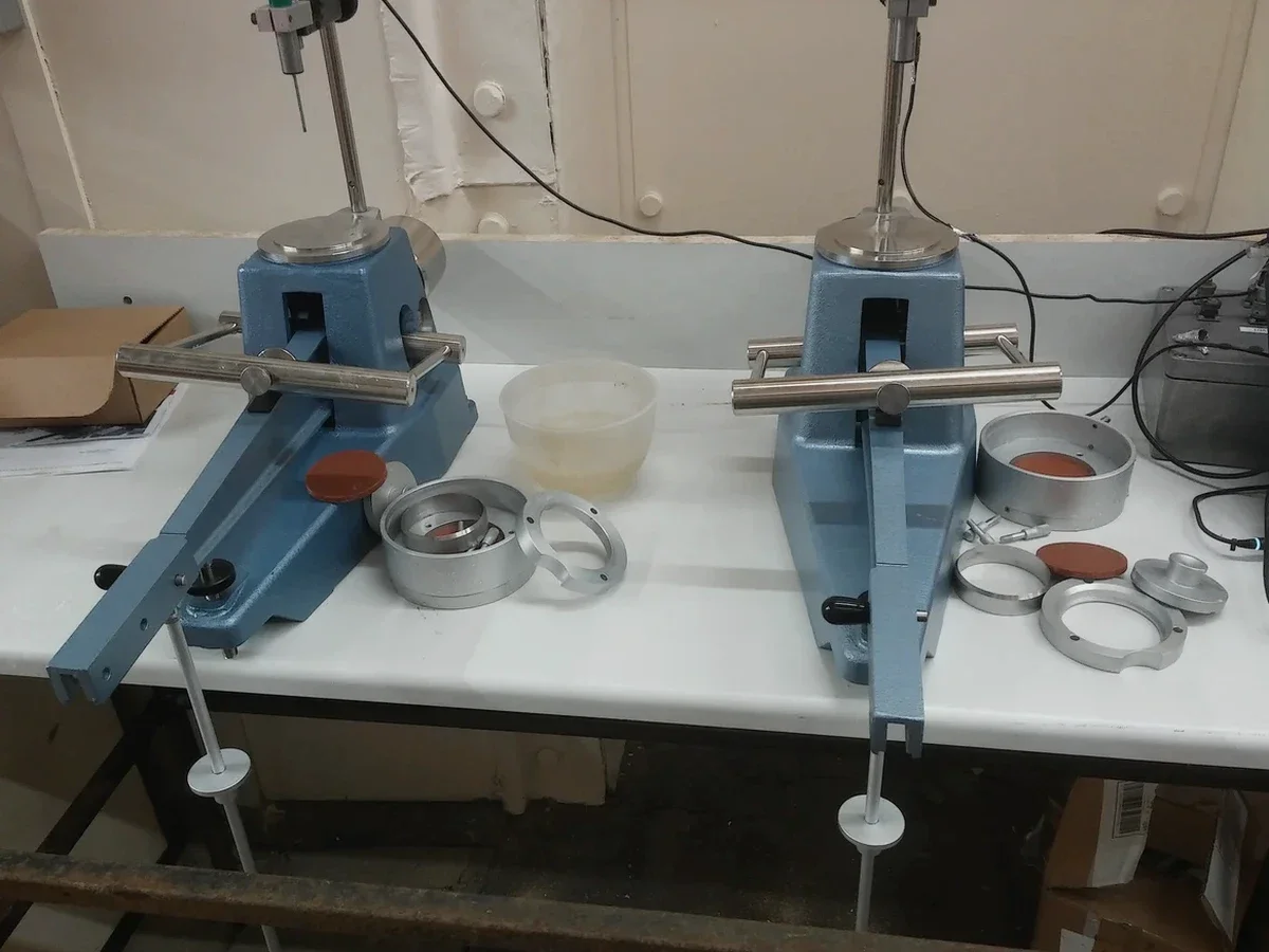 Límites de Atterberg en Lleida: Análisis de Plasticidad para Suelos Finos